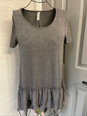 Zenana Outfitters Heather Grey Ruffle-Hem Short Sleeve Tunic